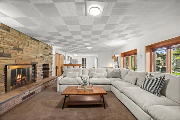 530 W Acacia, Glendale, WI 53217