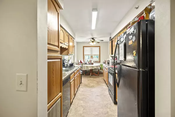 530 N Silverbrook Unit 337, West Bend, WI 53090