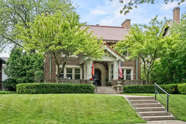 2221 E Newberry, Milwaukee, WI 53211