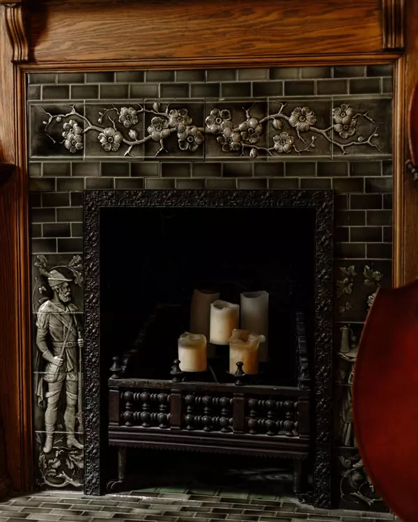 2710 N Hackett, Milwaukee, WI 53211