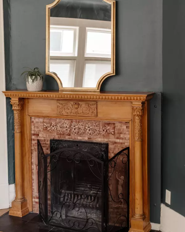 2710 N Hackett, Milwaukee, WI 53211