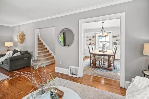 5912 N Kent, Whitefish Bay, WI 53217