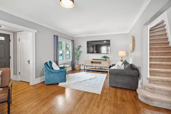 5912 N Kent, Whitefish Bay, WI 53217