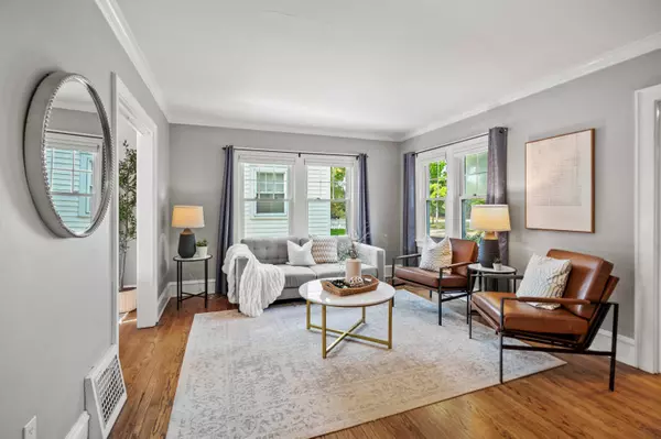 5912 N Kent, Whitefish Bay, WI 53217