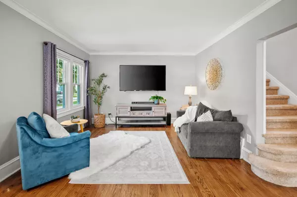 5912 N Kent, Whitefish Bay, WI 53217