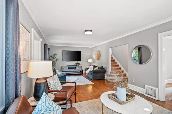 5912 N Kent, Whitefish Bay, WI 53217