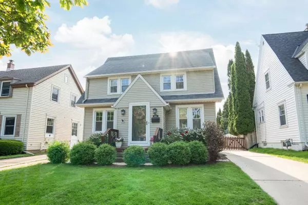 5912 N Kent, Whitefish Bay, WI 53217