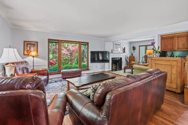 1030 W Ravine, Bayside, WI 53217