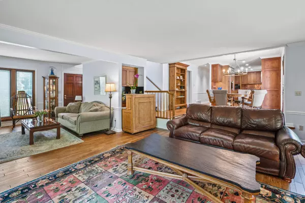 1030 W Ravine, Bayside, WI 53217