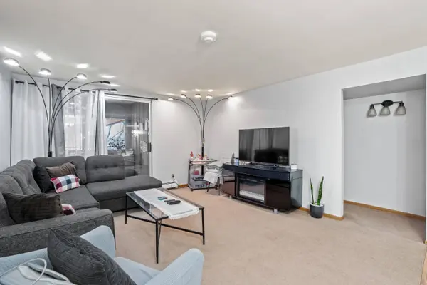 4050 W Rivers Edge Unit 25, Brown Deer, WI 53209