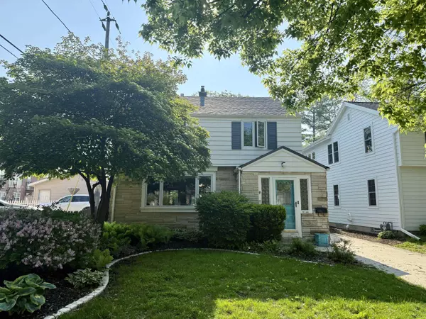 5160 N Idlewild, Whitefish Bay, WI 53217