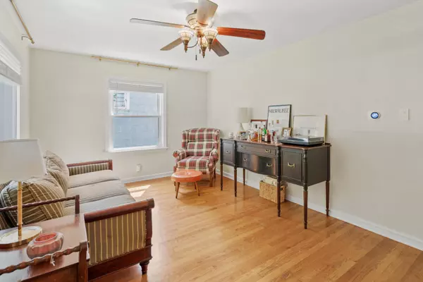 7819 W Hadley, Milwaukee, WI 53222