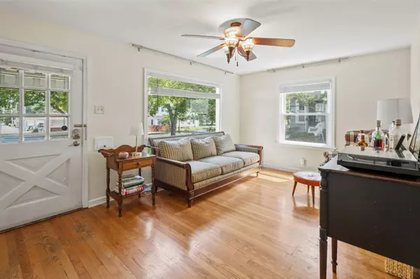 7819 W Hadley, Milwaukee, WI 53222