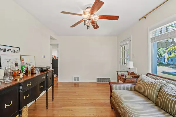 7819 W Hadley, Milwaukee, WI 53222