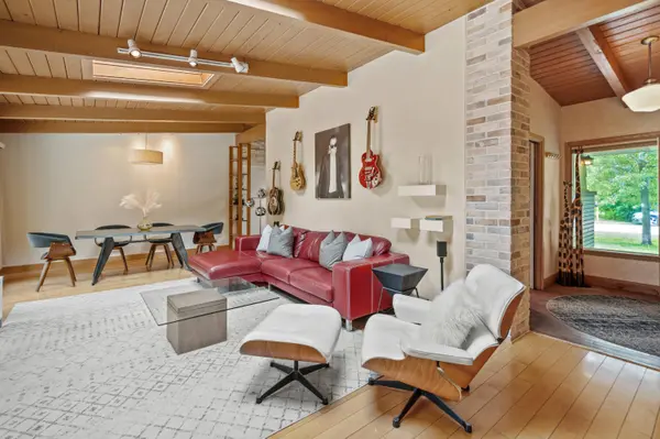 807 E Wahner, Bayside, WI 53217