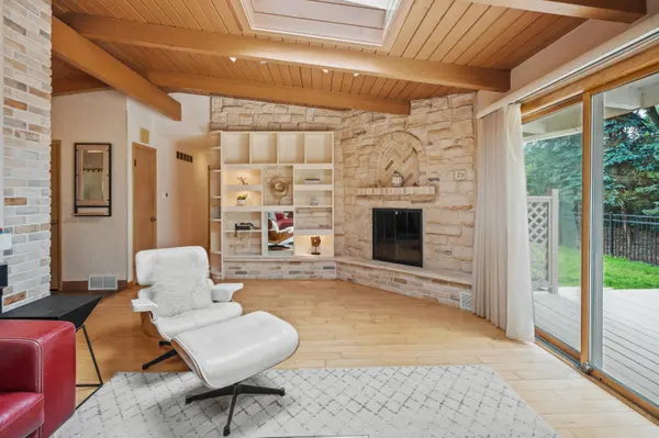 807 E Wahner, Bayside, WI 53217