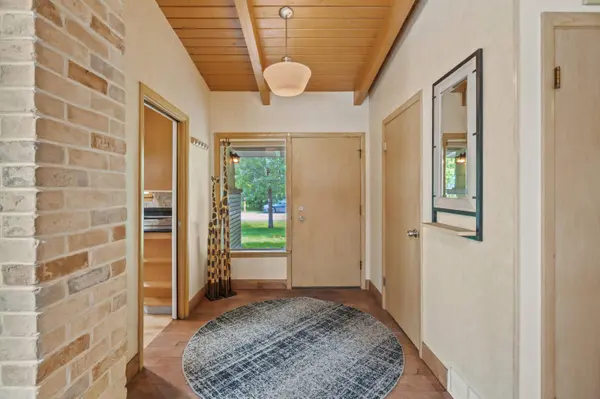 807 E Wahner, Bayside, WI 53217
