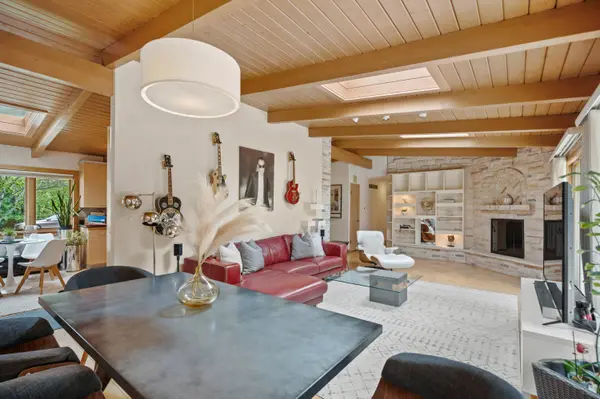 807 E Wahner, Bayside, WI 53217