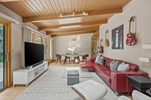 807 E Wahner, Bayside, WI 53217