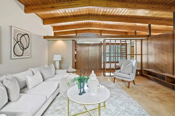 8925 N Maitland, Bayside, WI 53217