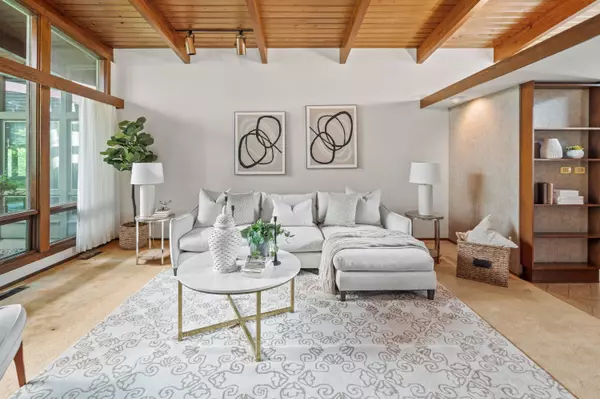 8925 N Maitland, Bayside, WI 53217