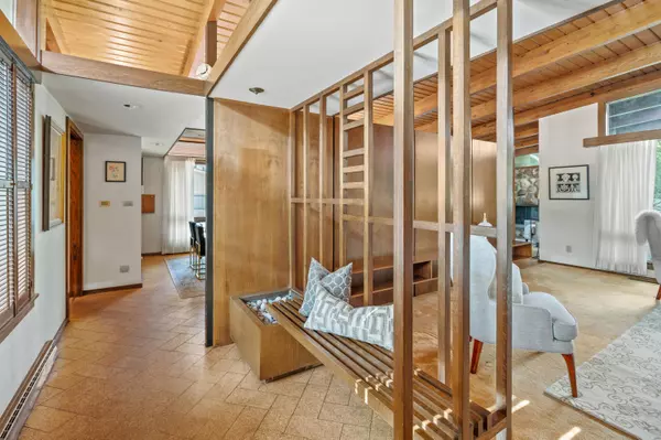 8925 N Maitland, Bayside, WI 53217