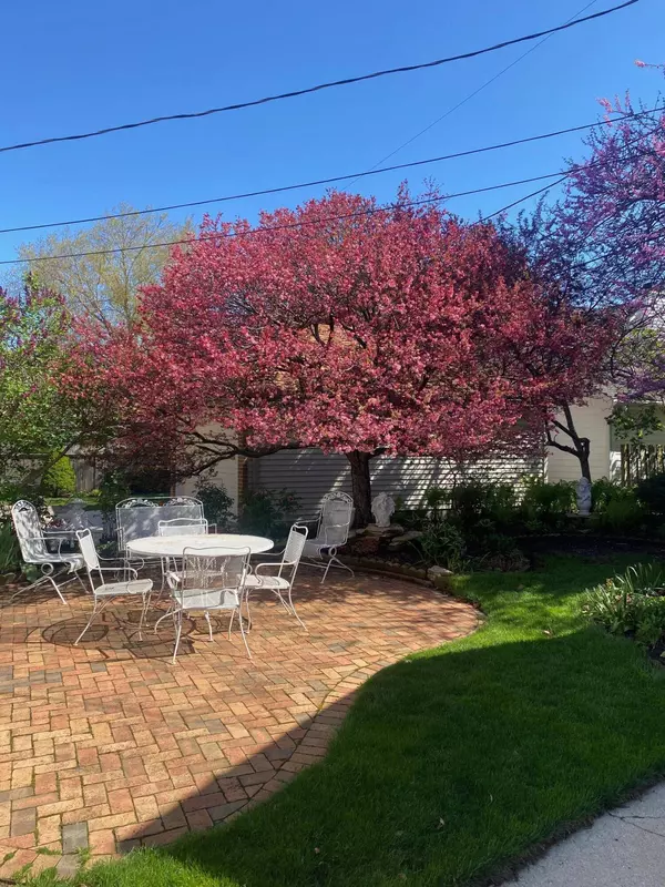 5822 N Bay Ridge, Whitefish Bay, WI 53217