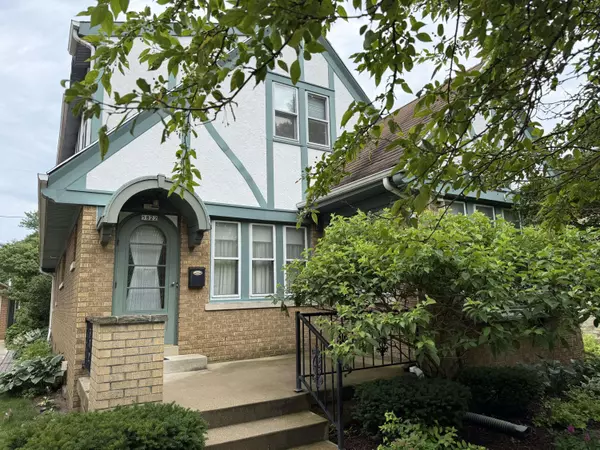 5822 N Bay Ridge, Whitefish Bay, WI 53217