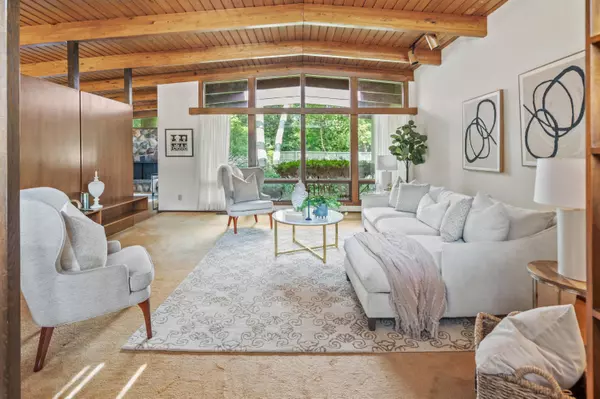 8925 N Maitland, Bayside, WI 53217