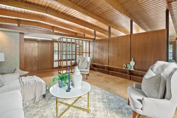 8925 N Maitland, Bayside, WI 53217