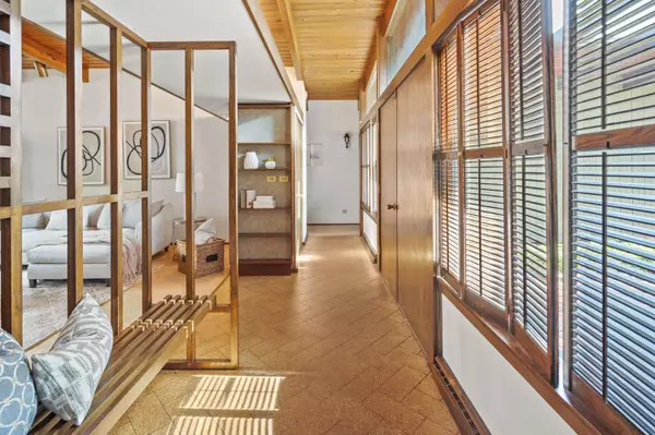 8925 N Maitland, Bayside, WI 53217