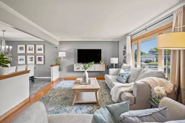 8465 S Woodvale, Oak Creek, WI 53154