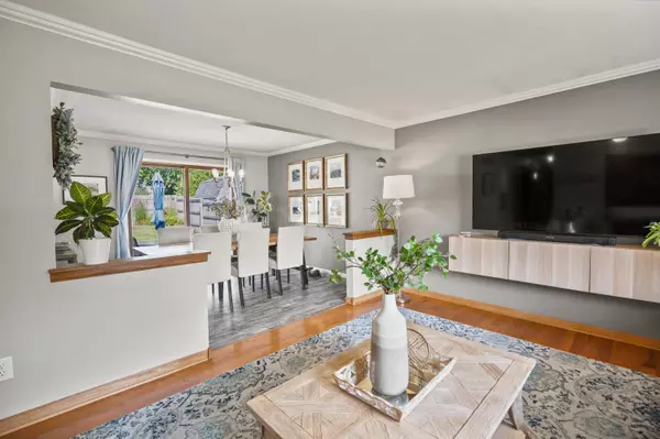 8465 S Woodvale, Oak Creek, WI 53154