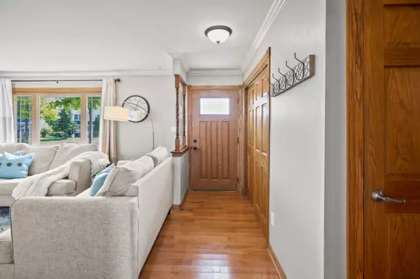 8465 S Woodvale, Oak Creek, WI 53154