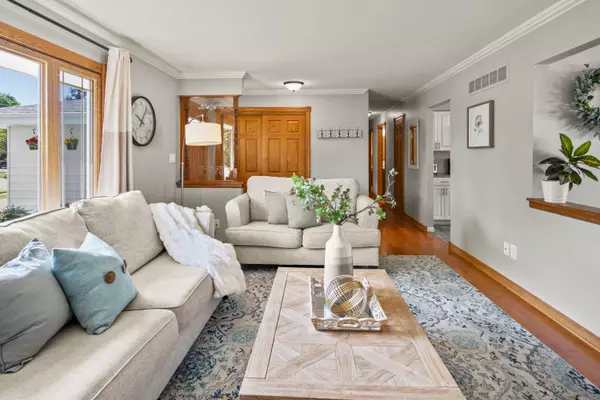 8465 S Woodvale, Oak Creek, WI 53154