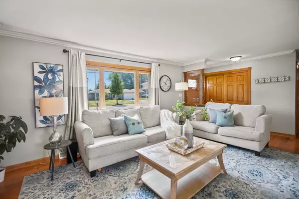 8465 S Woodvale, Oak Creek, WI 53154