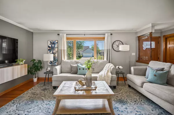 8465 S Woodvale, Oak Creek, WI 53154