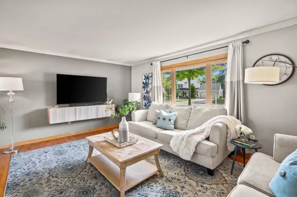 8465 S Woodvale, Oak Creek, WI 53154