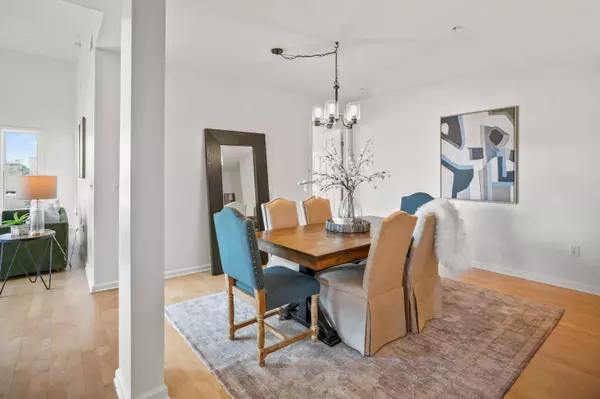 1717 E Kensington Unit 400, Shorewood, WI 53211