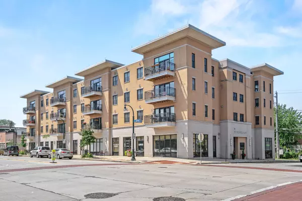 1717 E Kensington Unit 400, Shorewood, WI 53211