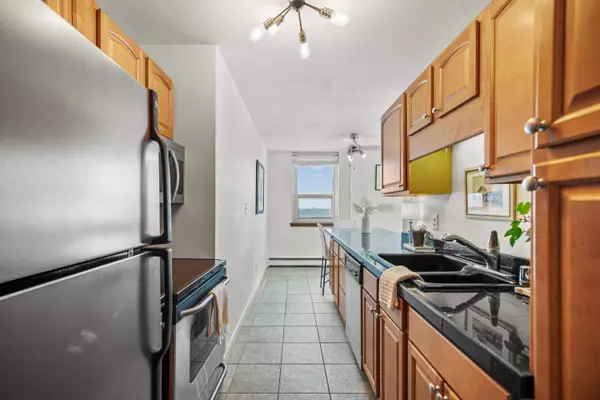 1707 N Prospect Unit 15C, Milwaukee, WI 53202