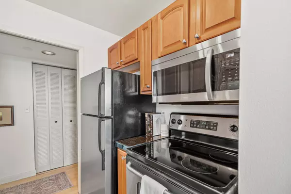 1707 N Prospect Unit 15C, Milwaukee, WI 53202