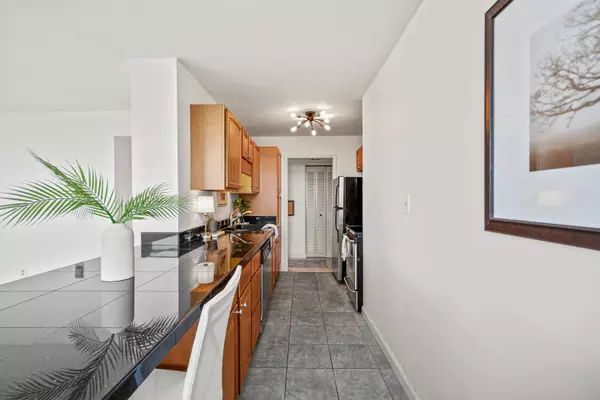 1707 N Prospect Unit 15C, Milwaukee, WI 53202