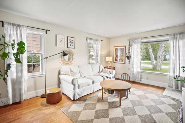 860 W La Salle, Glendale, WI 53209