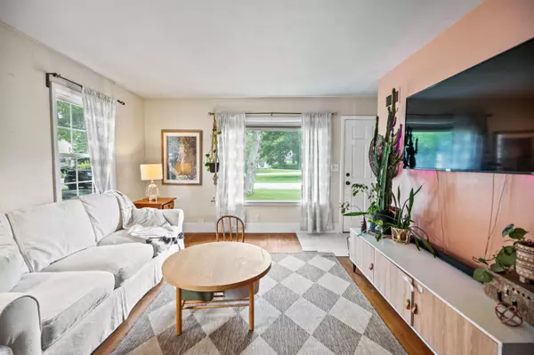 860 W La Salle, Glendale, WI 53209