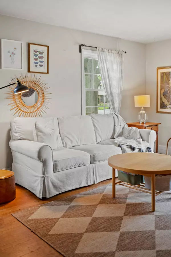 860 W La Salle, Glendale, WI 53209