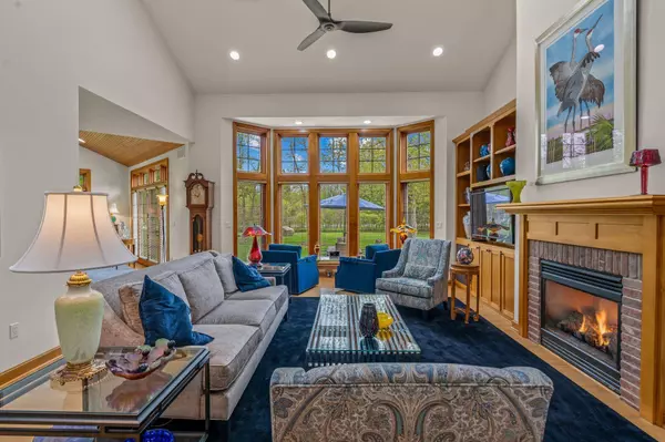 1998 W Hidden Reserve, Mequon, WI 53092