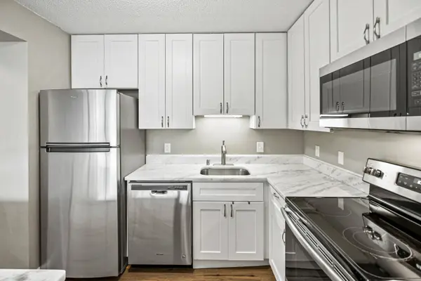 1660 N Prospect Unit 404, Milwaukee, WI 53202