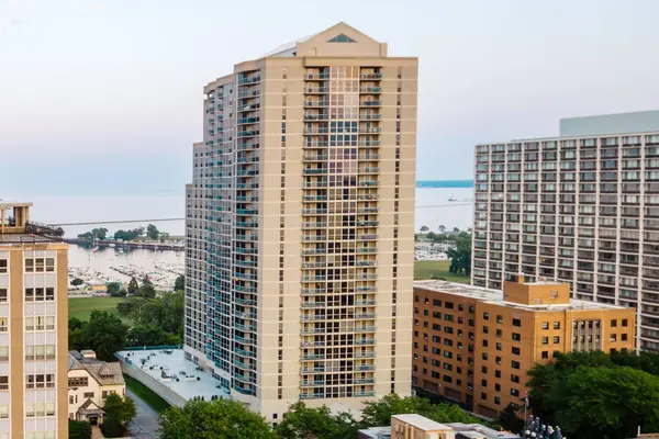 1660 N Prospect Unit 404, Milwaukee, WI 53202