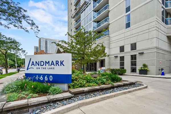 1660 N Prospect Unit 404, Milwaukee, WI 53202